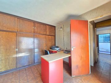 VENTA, CASA MULTIFAMILIAR EN SAN JUSTO, CON LOCAL