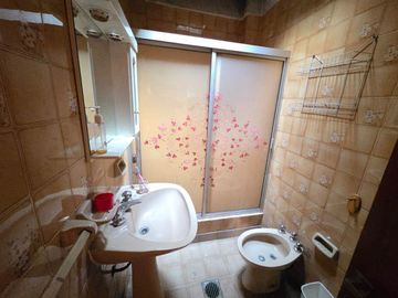 VENTA, CASA MULTIFAMILIAR EN SAN JUSTO, CON LOCAL