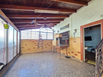VENTA, CASA MULTIFAMILIAR EN SAN JUSTO, CON LOCAL