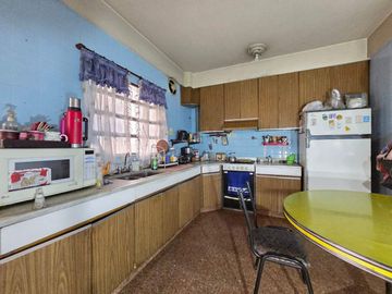 VENTA, CASA MULTIFAMILIAR EN SAN JUSTO, CON LOCAL