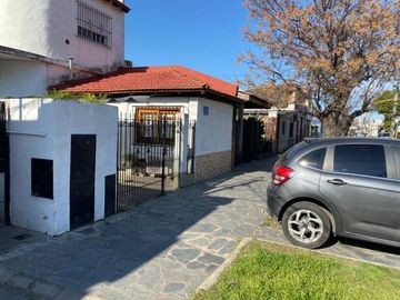 PH EN LANUS   C/ PATIO Y  TERRA  . EXC UBICACION