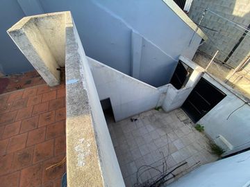 PH EN LANUS   C/ PATIO Y  TERRA  . EXC UBICACION