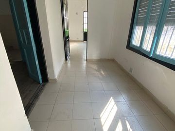 PH EN LANUS   C/ PATIO Y  TERRA  . EXC UBICACION