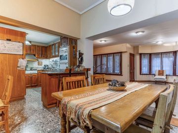 Casa 7 amb con parque y garage en Martinez