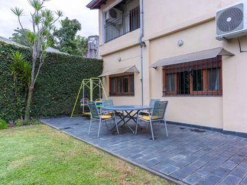 Casa 7 amb con parque y garage en Martinez
