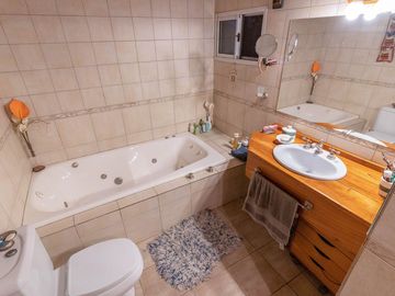 Casa 7 amb con parque y garage en Martinez