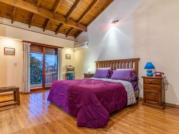 Casa 7 amb con parque y garage en Martinez