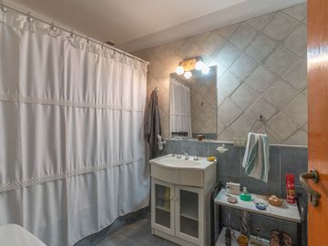 Casa 7 amb con parque y garage en Martinez