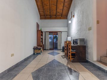 Casa 7 amb con parque y garage en Martinez