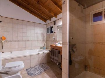 Casa 7 amb con parque y garage en Martinez