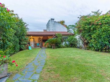 Casa 7 amb con parque y garage en Martinez