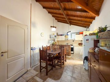 VENTA DEPTO 2 DORM. C/ ESTACIONAMIENTO ZONA CENTRO