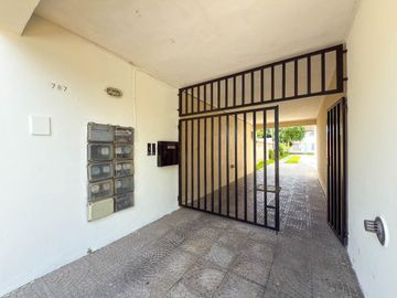 VENTA DEPTO 2 DORM. C/ ESTACIONAMIENTO ZONA CENTRO