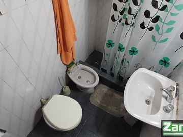 CASA P/REFACCIONAR 4 AMBIENTES PATIO COC BAÑO-PARQUE CHACABUCO