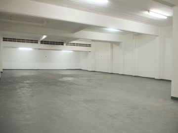 VENTA DEPÓSITO COLEGIALES DIST. AUDIOVISUAL