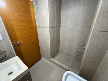 OFICINA DPTO EN VENTA LOMAS DE ZAMORA APRO PROF