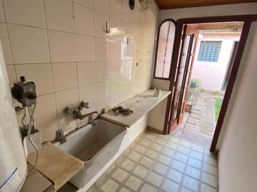 VENTA CASA TRES DORMITORIOS COCHERA EN CRISOL SUD