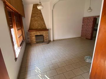 VENTA CASA TRES DORMITORIOS COCHERA EN CRISOL SUD
