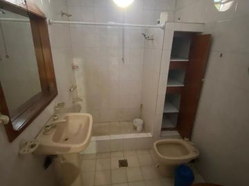 VENTA CASA TRES DORMITORIOS COCHERA EN CRISOL SUD