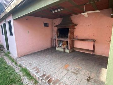 VENTA CASA TRES DORMITORIOS COCHERA EN CRISOL SUD