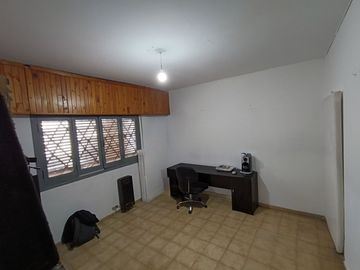 VENTA CASA TRES DORMITORIOS COCHERA EN CRISOL SUD