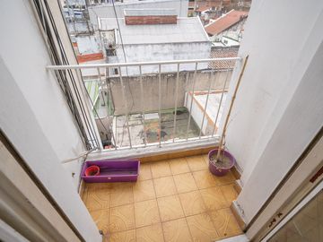 VENTA MONOAMBIENTE EN FLORES