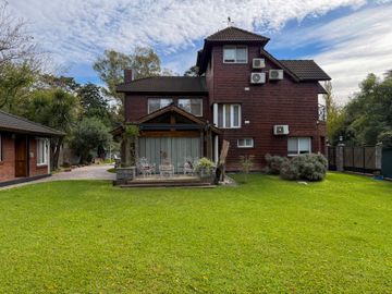 VENTA PERMUTA CASA DE CATEGORIA 7 AMBIENTES LELOIR
