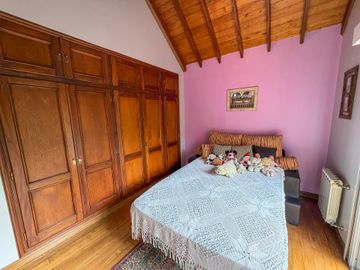 VENTA PERMUTA CASA DE CATEGORIA 7 AMBIENTES LELOIR