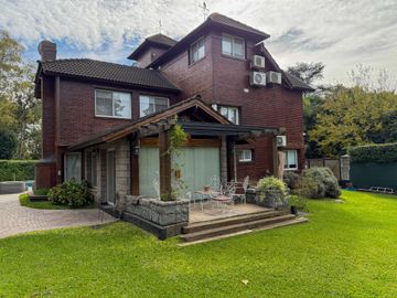 VENTA PERMUTA CASA DE CATEGORIA 7 AMBIENTES LELOIR