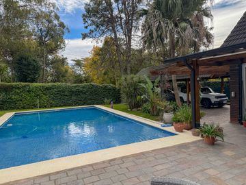 VENTA PERMUTA CASA DE CATEGORIA 7 AMBIENTES LELOIR