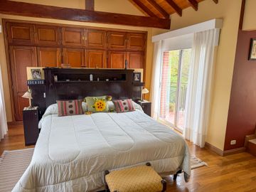 VENTA PERMUTA CASA DE CATEGORIA 7 AMBIENTES LELOIR