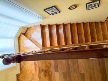 VENTA PERMUTA CASA DE CATEGORIA 7 AMBIENTES LELOIR