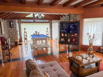 VENTA PERMUTA CASA DE CATEGORIA 7 AMBIENTES LELOIR