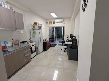 MONOAMBIENTE EN VENTA CON PATIO EN FLORES