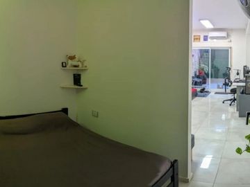 MONOAMBIENTE EN VENTA CON PATIO EN FLORES