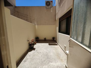 Alquiler - Depto 2 Ambientes en V Devoto con Patio
