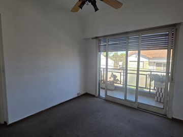VENTA DEPARTAMENTO 4 AMB C/PATIO Y BALCON CASEROS