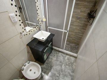 GRAN CASA CON PATIO PILETA y QUINCHO