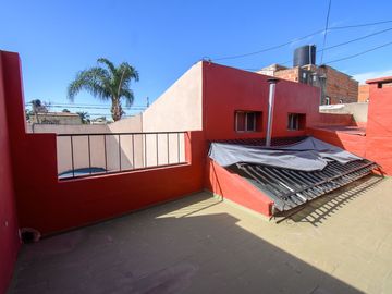 GRAN CASA CON PATIO PILETA y QUINCHO