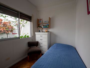 DPTO EN VENTA 5 AMB EN FLORES CON PATIO Y PARRILLA