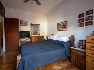 DPTO EN VENTA 5 AMB EN FLORES CON PATIO Y PARRILLA