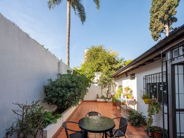 DPTO EN VENTA 5 AMB EN FLORES CON PATIO Y PARRILLA