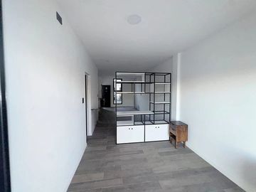 VENTA MONOAMBIENTE CON BALCÓN CONTRA FRENTE