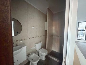 VENTA MONOAMBIENTE CON BALCÓN CONTRA FRENTE