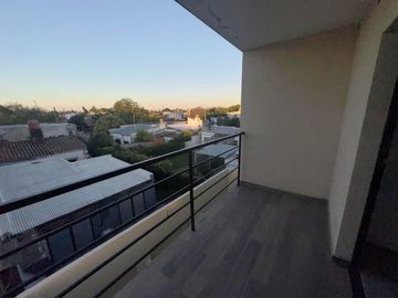 VENTA MONOAMBIENTE CON BALCÓN CONTRA FRENTE