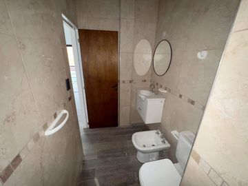 VENTA MONOAMBIENTE CON BALCÓN CONTRA FRENTE