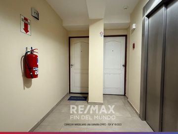 DEPARTAMENTO EN ZONA COMERCIAL APTO CRÉDITO