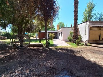 CASA QUINTA + SALON COMERCIAL. PISCINA -Guaymallén