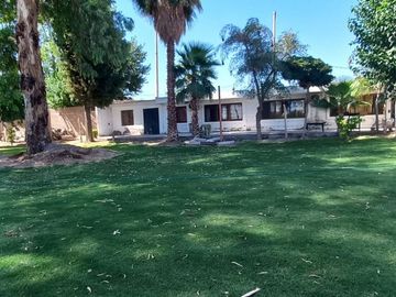 CASA QUINTA + SALON COMERCIAL. PISCINA -Guaymallén