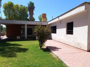 CASA QUINTA + SALON COMERCIAL. PISCINA -Guaymallén